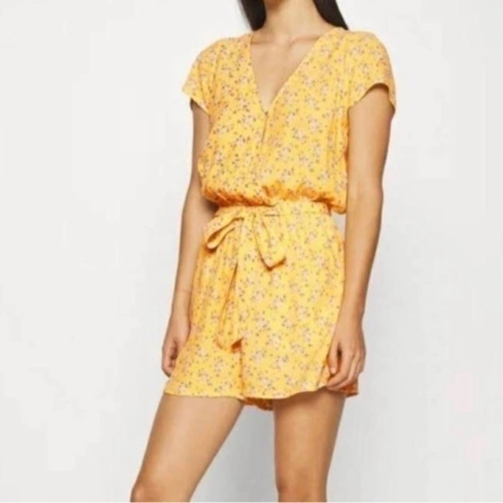 American Eagle Yellow Floral Print Belted Short Sleeve Romper Size Small 4 6